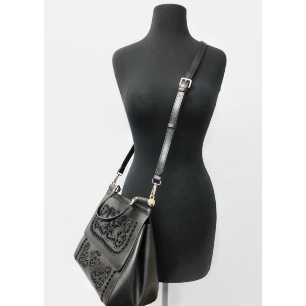 Beautiful Black Handbag - Picture 2 of 8